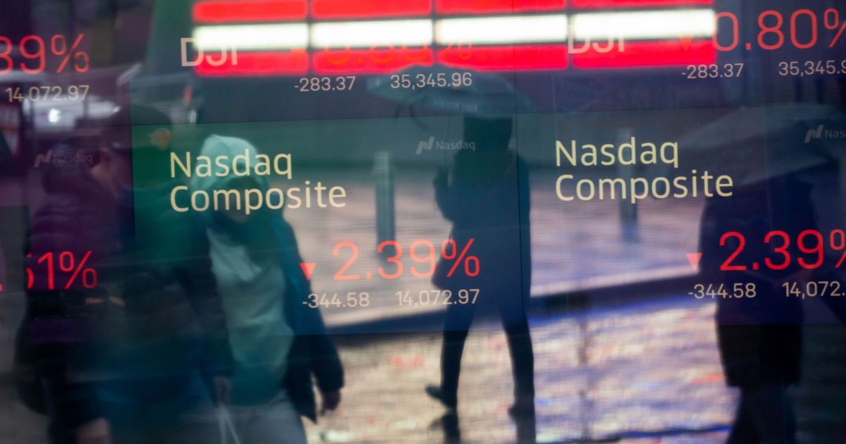 jittery-week:-wall-street-falls-as-investors-eye-ukraine-crisis