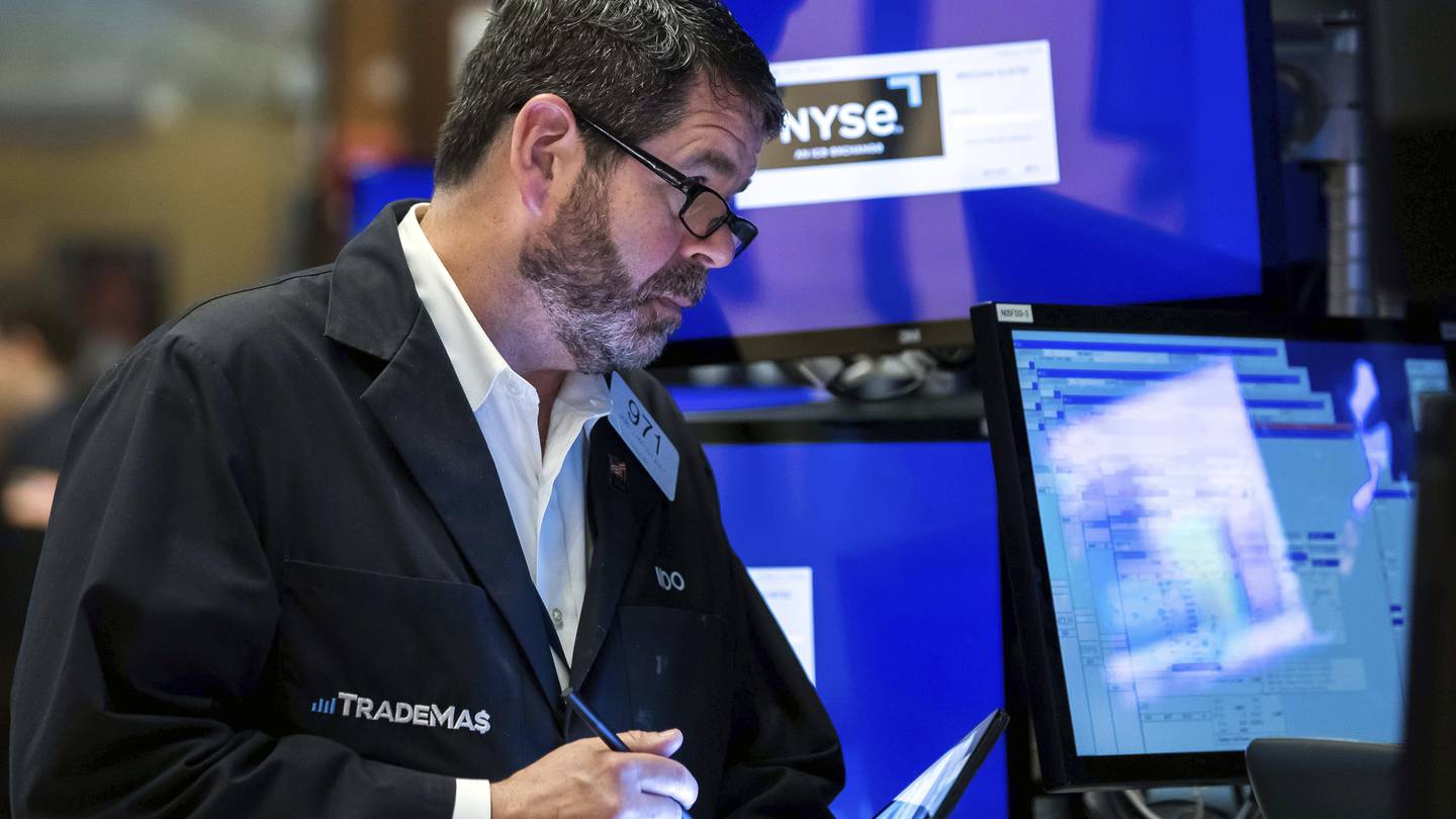 wall-street-opens-modestly-lower,-continuing-a-losing-streak