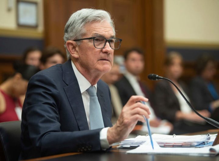 fed-ethics-inquiry-clears-powell-and-clarida-trades