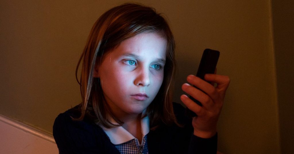 dangers-of-too-much-screen-time-for-children-–-including-anxiety-and-eye-damage