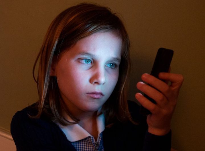 dangers-of-too-much-screen-time-for-children-–-including-anxiety-and-eye-damage