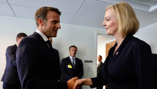 macron,-truss-agree-to-stay-in-touch-to-boost-assistance-to-ukraine