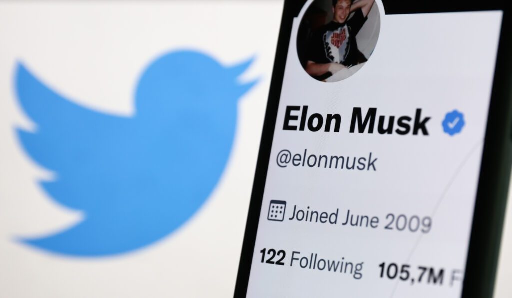 elon-musk-and-twitter-are-now-fighting-about-signal-messages