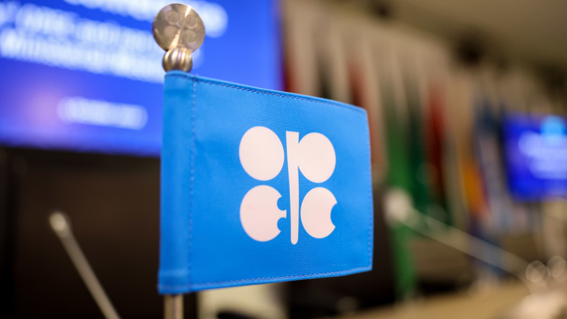 white-house-races-to-block-expected-opec+-production-cut