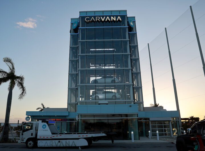 carvana’s-problems-that-led-to-their-struggle-to-stay-intact