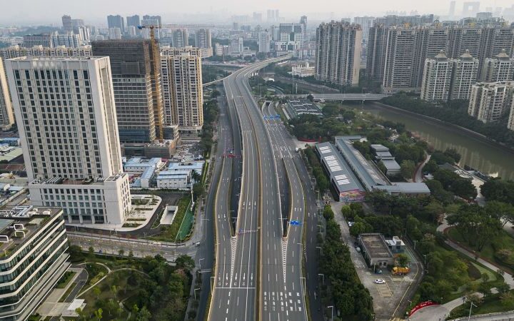 guangzhou-covid-19:-china-locks-down-key-transportation-hub;-markets-fear-economic-fallout