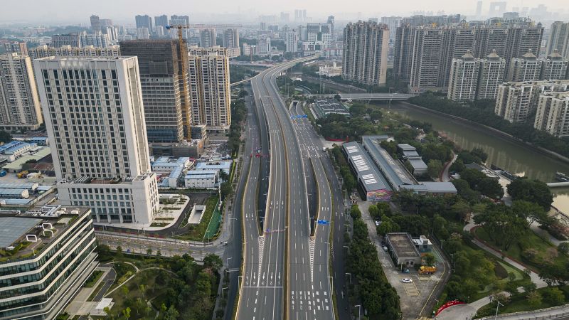 guangzhou-covid-19:-china-locks-down-key-transportation-hub;-markets-fear-economic-fallout