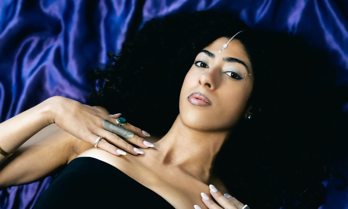 felukah,-arab-futurist-songstress,-dreams-of-nature’s-feeling