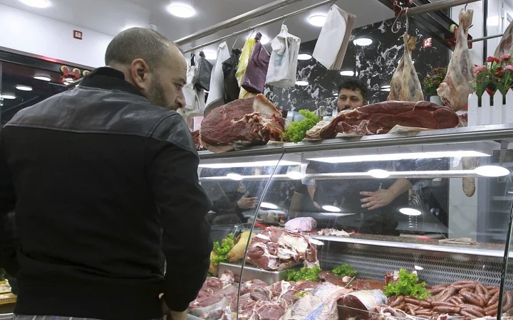 Algeria's Beef Import: Balancing Excitement and Skepticism for Ramadan Demand